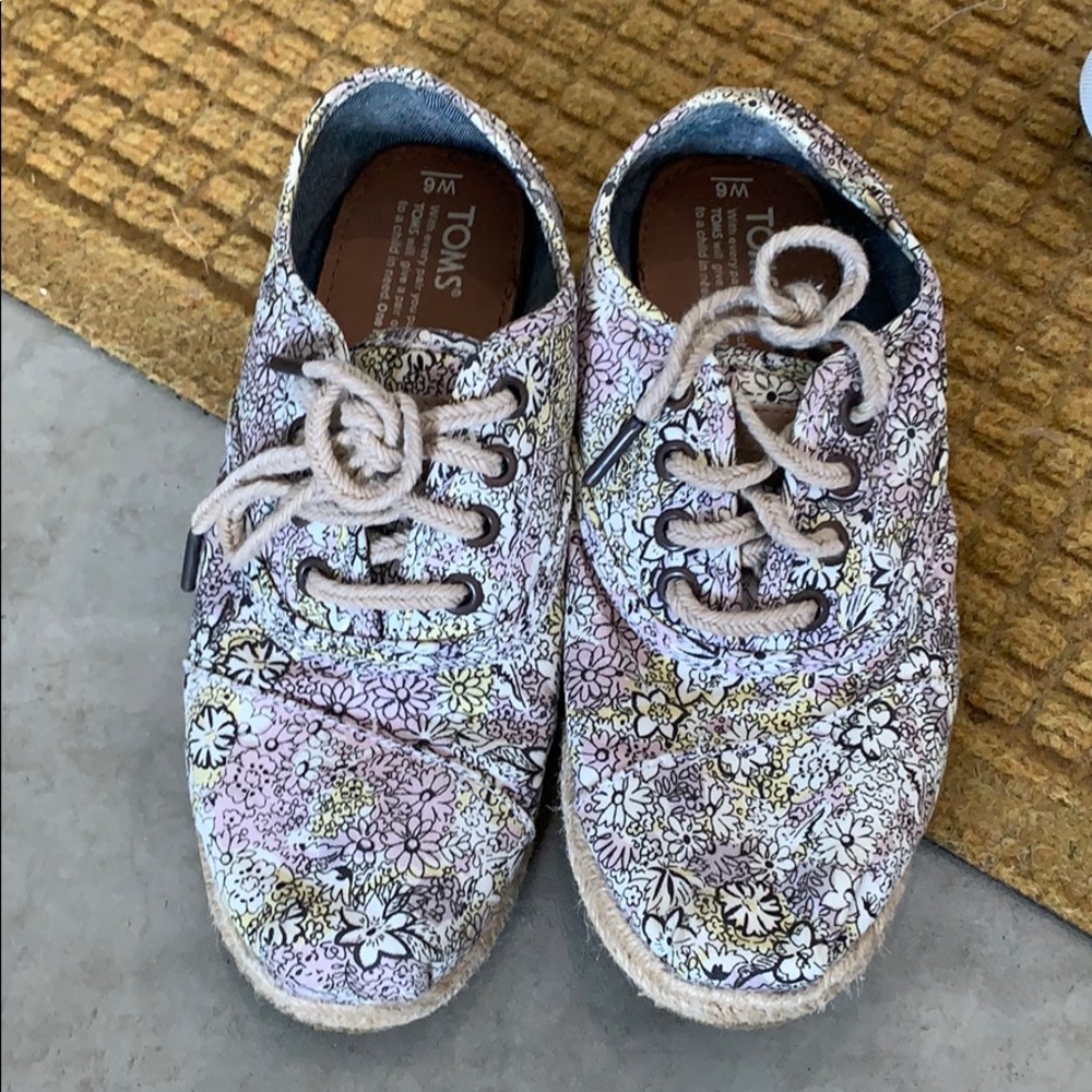 Women’s TOMS